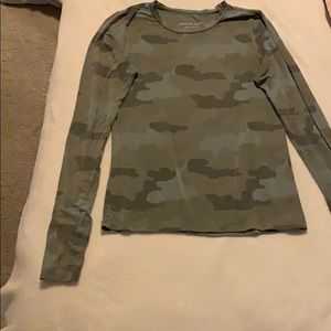 American Eagle Long Sleeve T-shirt